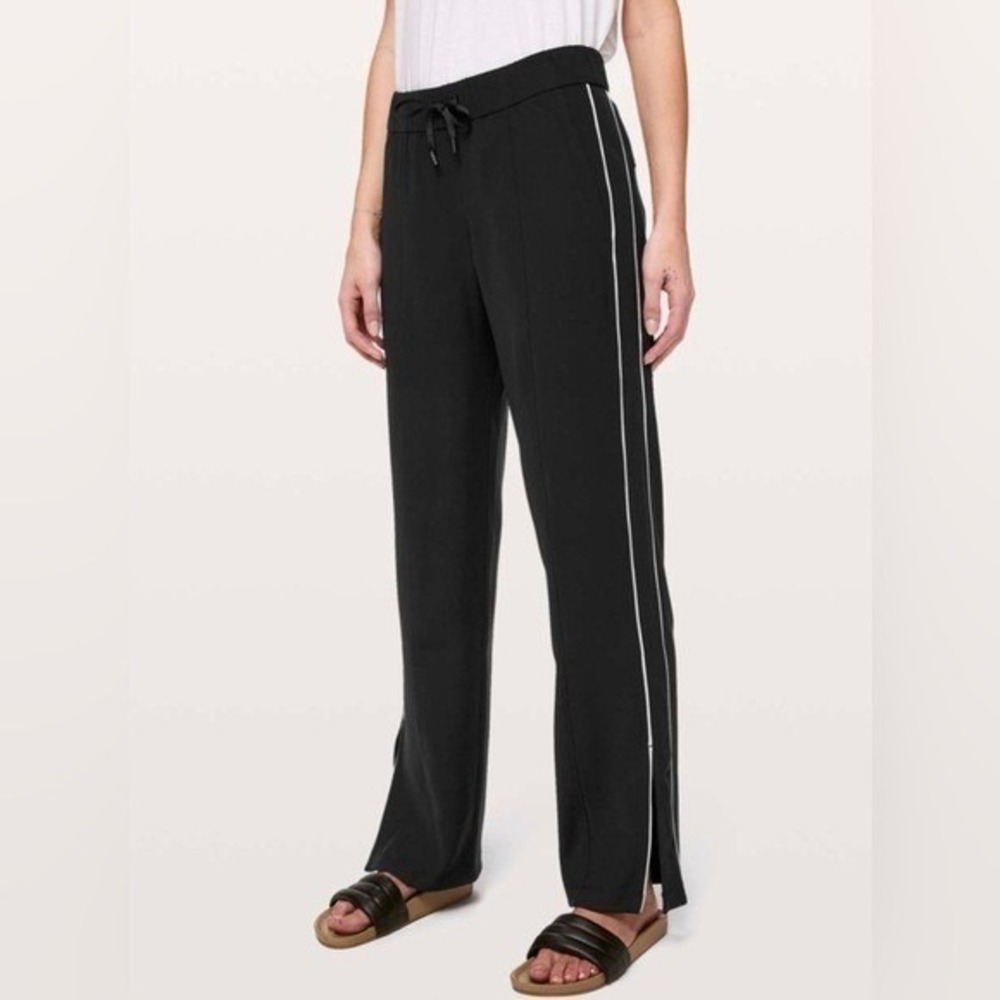 Lululemon On the Right Track Pant Black Light Ivory Stripe 10 Gym Casual Workout